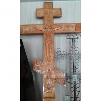 Крест православный из корабельной лиственницы (высота - 2.4 м.), покрыт лаком. Рисунок объемный.